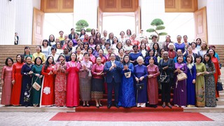 Thủ tướng Phạm Minh Chính gặp mặt các nhà ngoại giao nữ Việt Nam và quốc tế