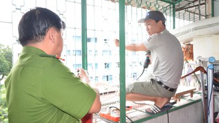 Cư dân chung cư TP HCM đồng loạt tháo dỡ “chuồng cọp”