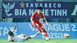 HLV Kim Sang Sik đổi chiến thuật cho U23 Việt Nam