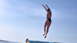 VĐV nhảy cầu chuyên nghiệp bị trượt chân từ độ cao 22m, có quyết định táo bạo để thoát hiểm