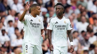 Xabi Alonso sẽ phải 'hàn gắn' Vini-Mbappe