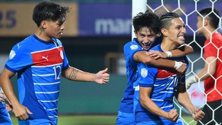 Tin nóng bóng đá Việt hôm nay 22/7: HLV Kim Sang Sik cử trợ lý theo dõi đối thủ; Trung vệ ngoại của CLB Ninh Bình xin quốc tịch Việt Nam