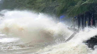 Bão số 4 gây gió mạnh, sóng cao trên vùng biển phía Đông khu vực Bắc Biển Đông