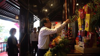 Lãnh đạo TP HCM dâng hương tưởng niệm các Anh hùng liệt sĩ tại Côn Đảo