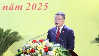 Tiếp tục hoàn thiện tổ chức bộ máy của hệ thống chính trị và chuẩn bị Đại hội đảng bộ các cấp