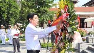 Dâng hương nhân kỷ niệm 113 năm Ngày sinh Tổng Bí thư Nguyễn Văn Cừ