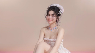 Hoa hậu Nguyễn Phương Anh hóa công chúa mừng tuổi 21