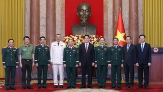 Chủ tịch nước Lương Cường trao quyết định thăng quân hàm, cấp bậc hàm cho sĩ quan cấp cao