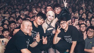 Mini tour của Phùng Khánh Linh: Kết thúc chương trình, khán giả còn nấn ná