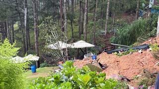 Mưa lớn tại Đà Lạt, 2 người tử vong khi đang ngồi uống cà phê
