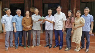 Người dân tặng cổ vật quý từ thời Hùng Vương cho bảo tàng