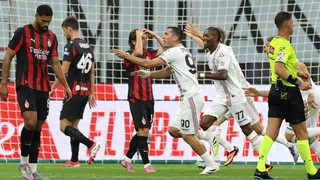 Milan thua sốc tân binh Serie A, Modric có màn ra mắt đáng quên ở San Siro