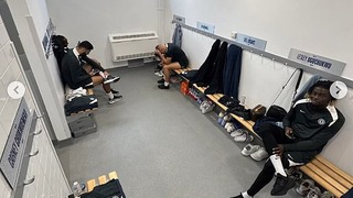 Sao Chelsea tiết lộ góc khuất gây sốc ở khu vực thay đồ dành cho nhóm cầu thủ bị 'hắt hủi'