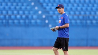 HLV Hoàng Văn Phúc: 'Ông Kim Sang Sik đãi cát tìm vàng'