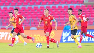 Doãn Ngọc Tân gãy ba xương sườn, HLV Kim Sang Sik chưa chọn người thay thế
