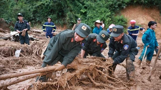 Quân đội quyết liệt giúp địa phương, nhân dân khắc phục hậu quả mưa lũ, sạt lở đất
