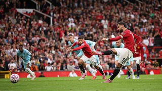 Bruno ghi bàn trên chấm 11m ở phút bù giờ, MU thắng trận đầu tiên ở Premier League mùa này