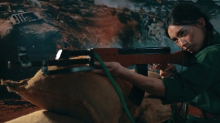 Á khôi Thúy Hằng hóa thân thành nữ chiến sĩ xinh đẹp trong "Mưa đỏ"