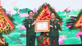 Trao huân chương tặng Đại tướng Phan Văn Giang và các đồng chí lãnh đạo Bộ Quốc phòng