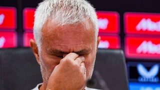 Mourinho nhòa lệ, thế giới bóng đá tiếc thương cựu đội trưởng Porto