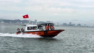 Sẵn sàng cứu hộ, cứu nạn trên vịnh Hạ Long khi có tình huống bất ngờ