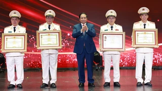 Thủ tướng dự Đại hội Thi đua “Vì an ninh Tổ quốc” lần thứ 9