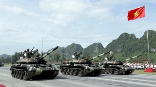 Huấn luyện thực hành cơ động phương tiện thực hiện nhiệm vụ A80 tại Quảng trường Ba Đình