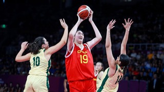 Nữ VĐV Trung Quốc có chiều cao chỉ kém huyền thoại Yao Ming 3cm gây sốt