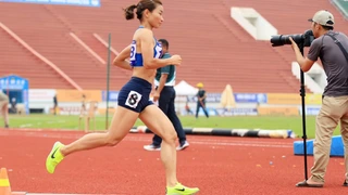 Nguyễn Thị Oanh không có đối thủ trên đường chạy 5.000m, 'mở hàng' HCV giải điền kinh vô địch quốc gia 2025