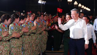 Tổng Bí thư Tô Lâm dự chương trình chính luận nghệ thuật “Dưới cờ vinh quang”