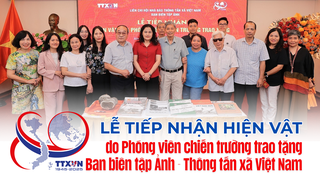Lễ tiếp nhận hiện vật do Phóng viên chiến trường trao tặng Ban biên tập Ảnh - Thông tấn xã Việt Nam