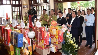 Trang trọng Lễ dâng hương tưởng nhớ 56 năm ngày mất Chủ tịch Hồ Chí Minh