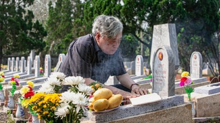 Nghĩa tình ở lại trên đường Thông tấn