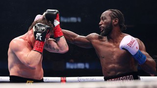 Giành danh hiệu lịch sử, võ sĩ 37 tuổi trở thành nhà vô địch tuyệt đối 3 hạng cân và nhận hơn 260 tỷ tiền thưởng