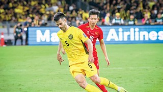 Sao nhập tịch Malaysia từng thắng ĐT Việt Nam vừa mắc sai lầm khó tin trong trận thua đội bóng Đông Nam Á