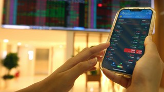  Làn sóng ngân hàng "lấn sân" chứng khoán