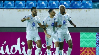 Bóng đá Việt Nam bơi ra biển lớn