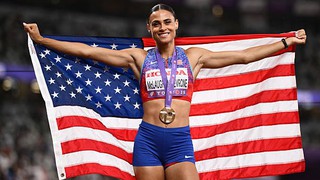 Nữ VĐV Mỹ phá kỷ lục chạy 400m nữ sau gần 40 năm, đi vào lịch sử điền kinh thế giới