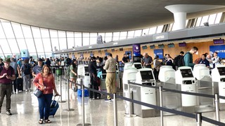 Tổng thống Trump cải cách quy định nhập cư theo hướng ưu tiên người có tiền