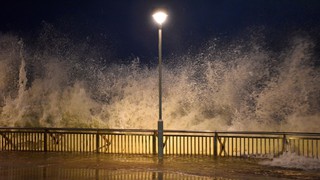 Trung Quốc: Hong Kong và Macau nâng cảnh báo siêu bão Ragasa lên mức cao nhất 