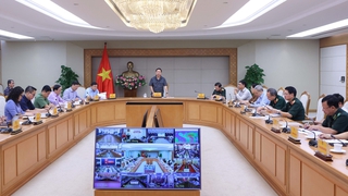 Phó Thủ tướng Trần Hồng Hà họp triển khai ứng phó với cơn bão số 10