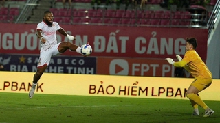 HLV Chu Đình Nghiêm: ‘Văn Lâm chơi quá tốt, cứu thua cho Ninh Bình nhiều tình huống’