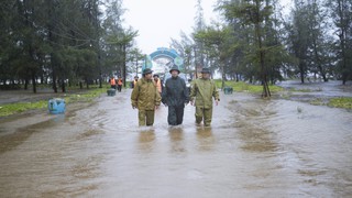 Bão số 10: Huế khẩn trương khắc phục thiệt hại, bảo đảm an toàn cho người dân