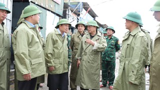 Phó Thủ tướng Trần Hồng Hà kiểm tra công tác ứng phó bão số 10 tại Nghệ An