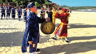 Phát huy giá trị lễ hội truyền thống tiêu biểu phục vụ phát triển du lịch