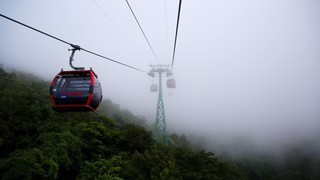 Tạm dừng hoạt động leo núi Bà Đen do mưa bão