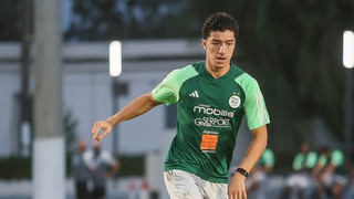 Cầu thủ Việt kiều đắt giá nhất thế giới cách tấm vé dự World Cup 2 trận đấu