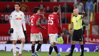 Lisandro Martinez bị đuổi, MU lần đầu thua Leeds ở Old Trafford sau 45 năm