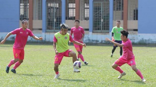 HLV Lê Thụy Hải: ‘J-League khác V-League, Văn Triền không dễ thành công’