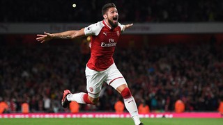 Arsenal may mắn vì có 'vũ khí trong tay áo' Olivier Giroud